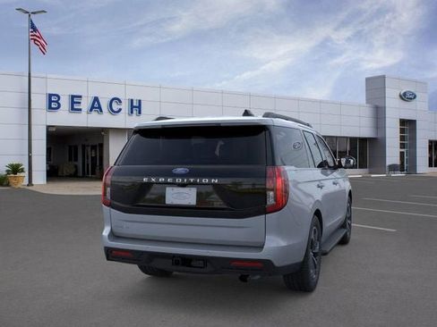 New 2026 Ford Expedition Active image 8