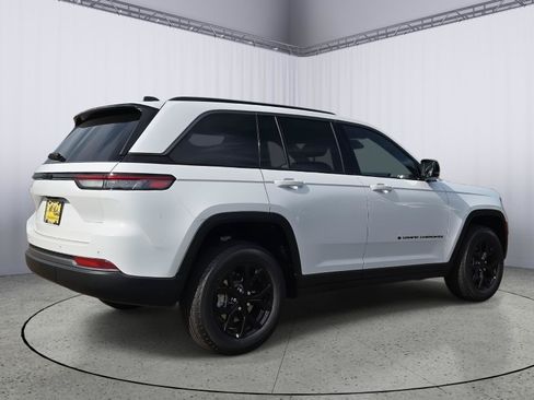 New 2026 Jeep Grand Cherokee Altitude RWD image 3