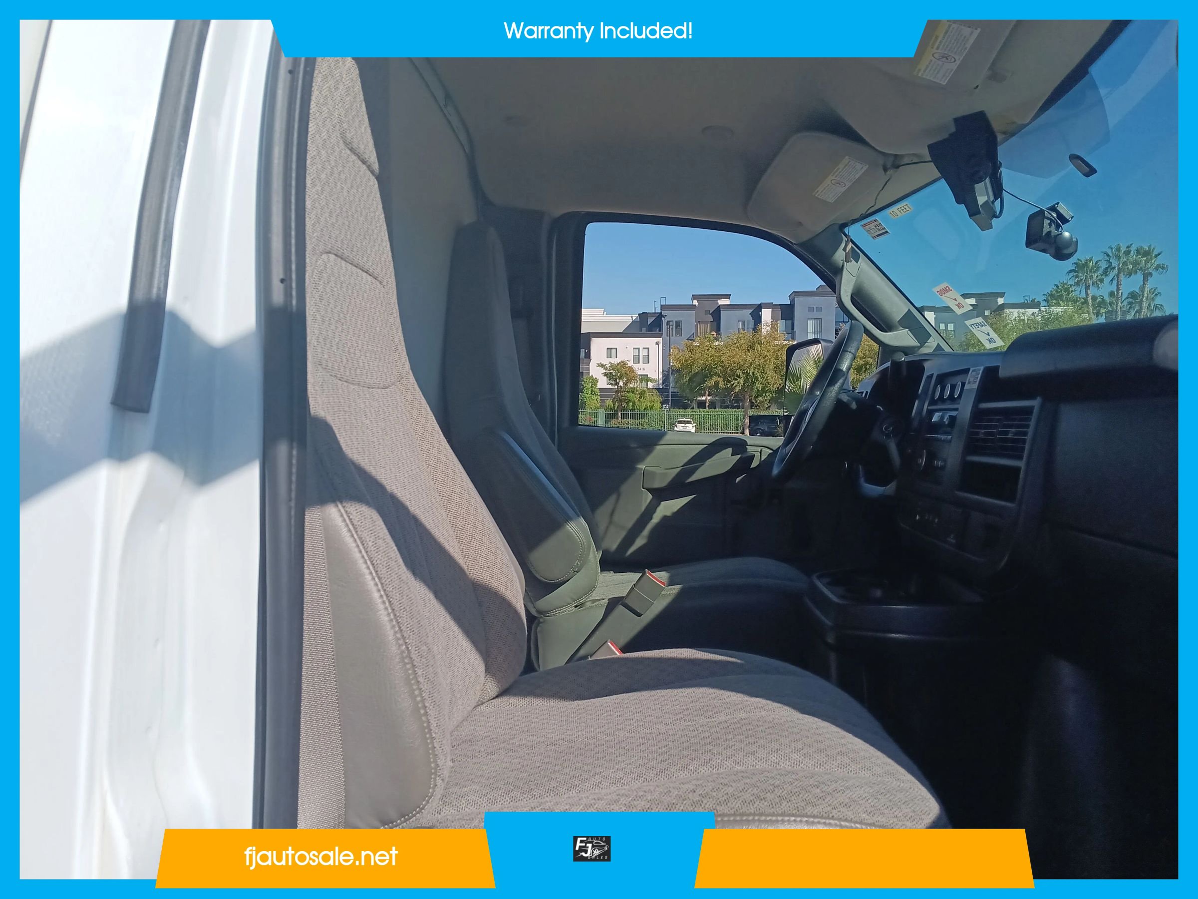 Used 2018 Chevrolet Express 3500 w/ Chrome Appearance Package RWD image 13