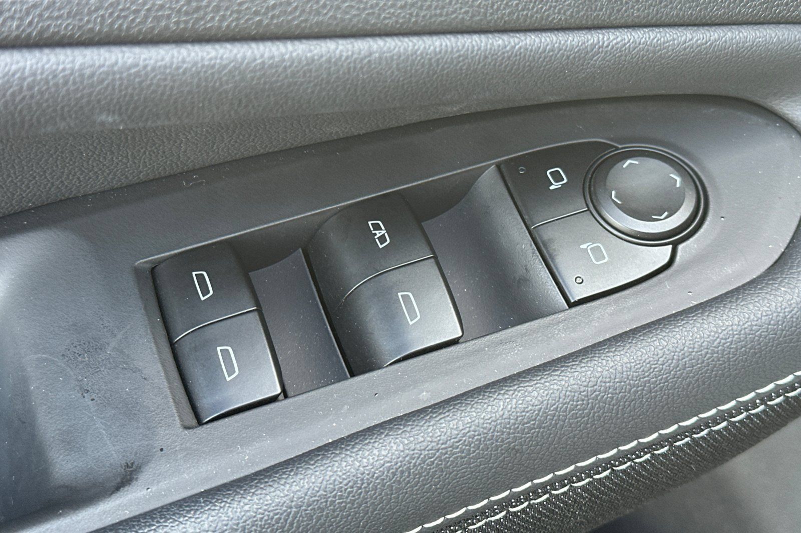Used 2026 Chevrolet Blazer EV LT FWD image 13