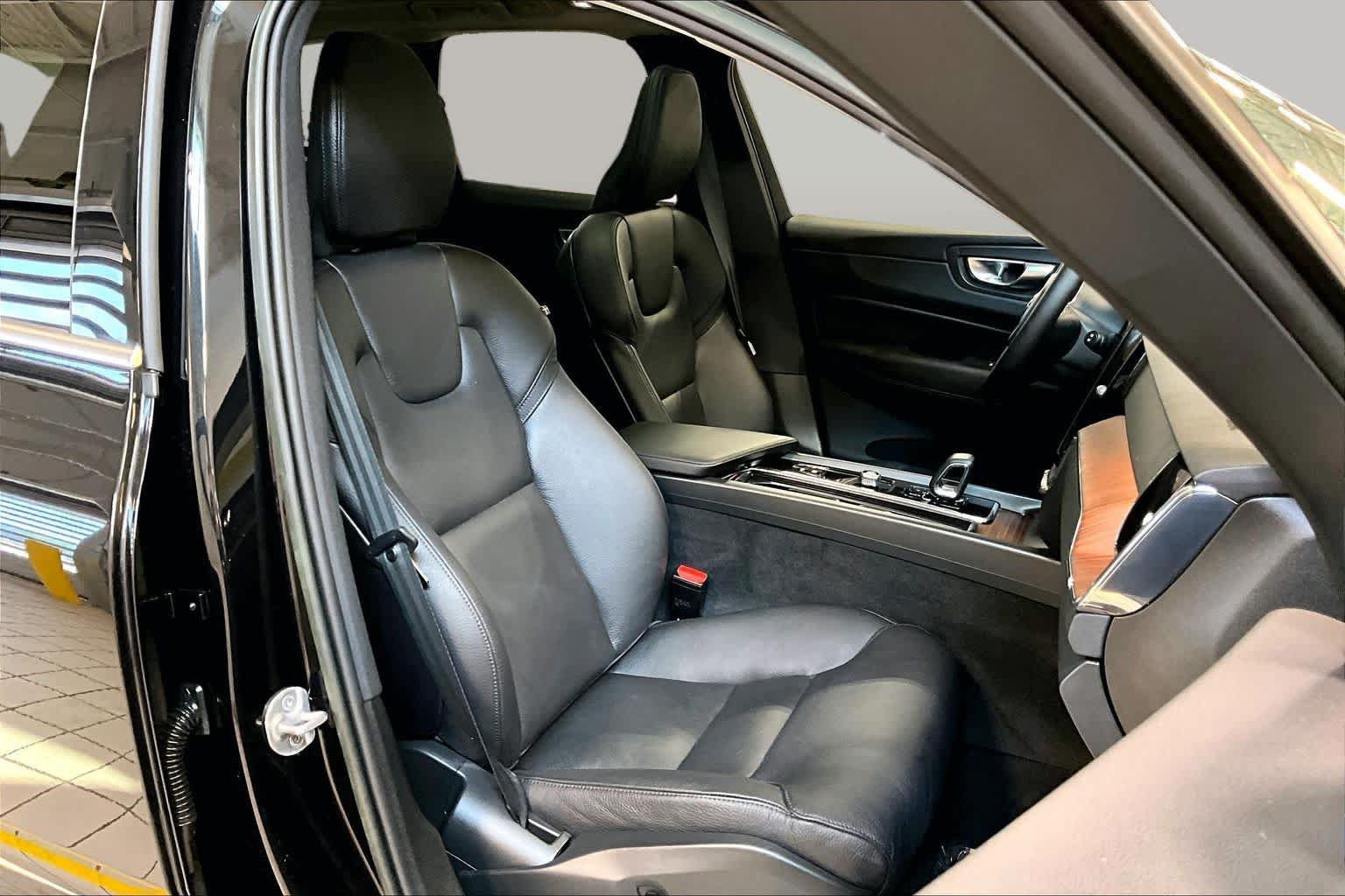 Used 2023 Volvo XC60 B5 Plus w/ Climate Package AWD/4WD image 8