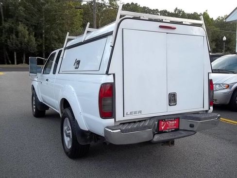 Used 2001 Nissan Frontier SE Desert Runner image 2