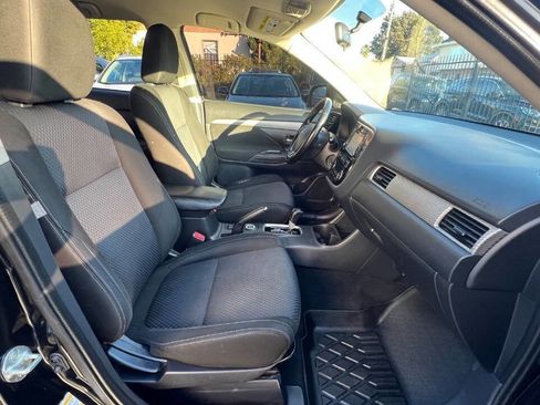 Used 2016 Mitsubishi Outlander SE image 12