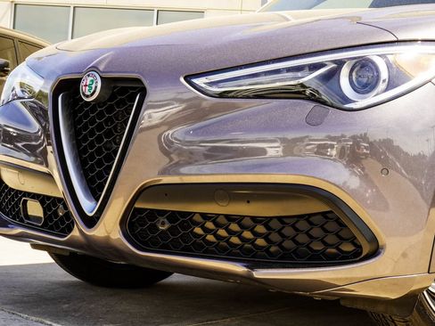 Used 2023 Alfa Romeo Stelvio Ti AWD/4WD image 2