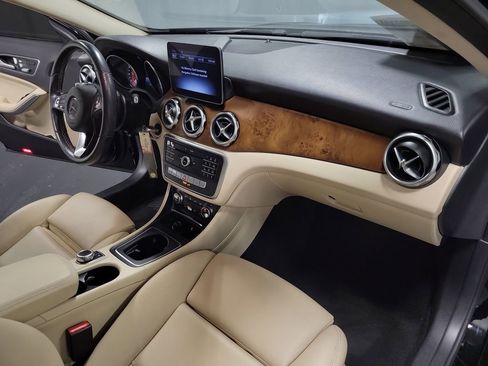 Used 2020 Mercedes-Benz GLA 250 w/ Convenience Package image 24