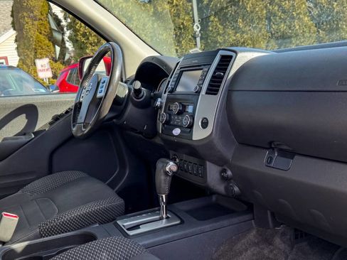 Used 2018 Nissan Frontier PRO-4X image 12