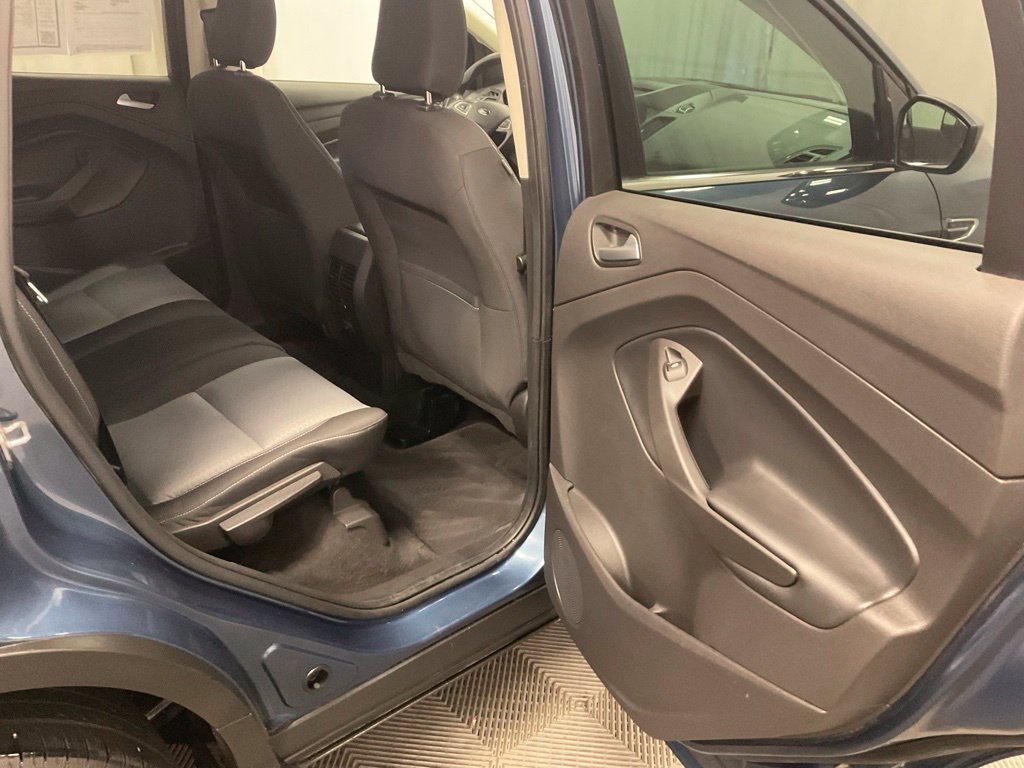 Used 2018 Ford Escape SE w/ SE Sync 3 Package AWD/4WD image 25
