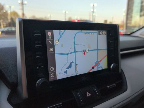 Used 2020 Toyota RAV4 Limited image 28