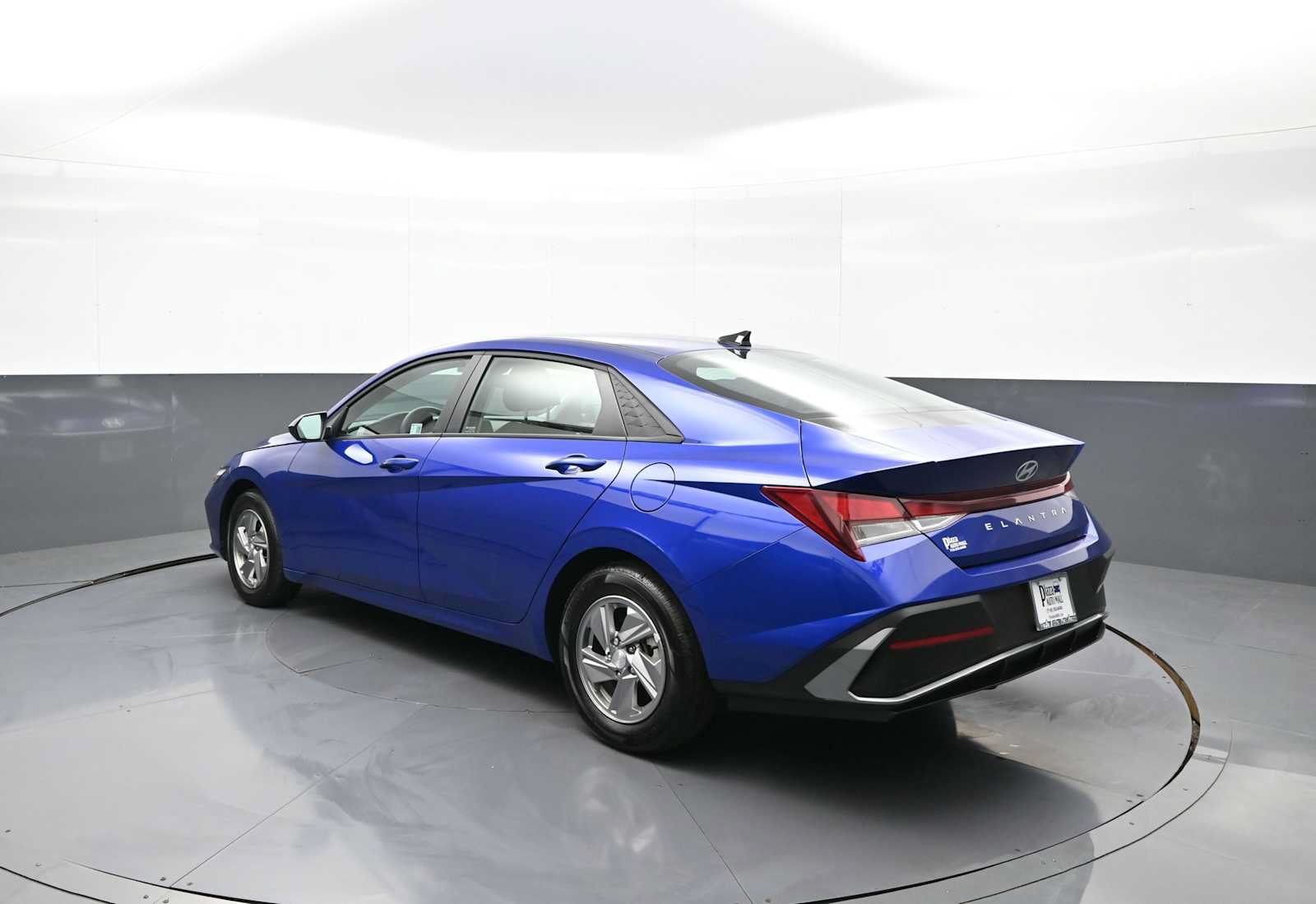 Certified 2025 Hyundai Elantra SE w/ Cargo Package FWD image 8