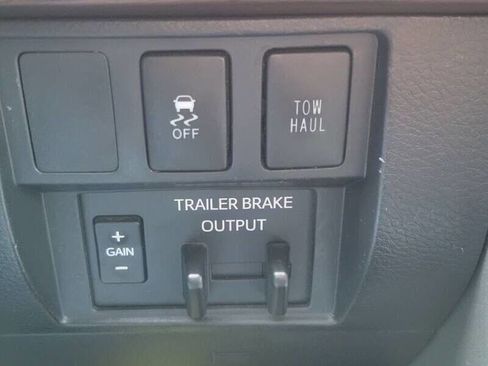 Used 2018 Toyota Tundra Limited image 19