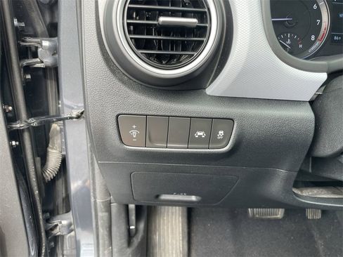Used 2019 Hyundai Kona SE image 16