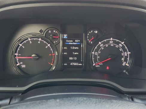 Used 2022 Toyota 4Runner SR5 Premium w/ Moonroof Package RWD image 19