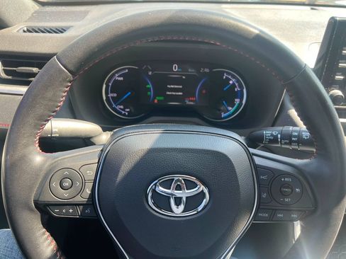 Used 2021 Toyota RAV4 SE w/ Weather & Moonroof Package AWD/4WD image 11