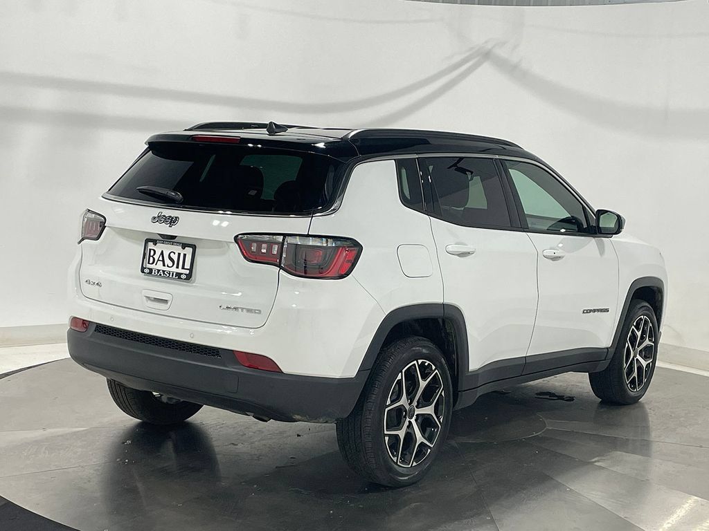 Used 2026 Jeep Compass Limited AWD/4WD image 11