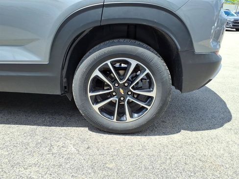Used 2025 Chevrolet TrailBlazer LT FWD image 5