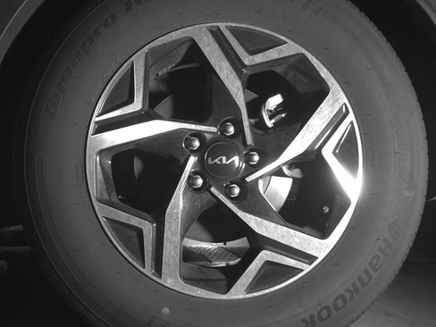 Used 2025 Kia Sportage LX FWD image 14