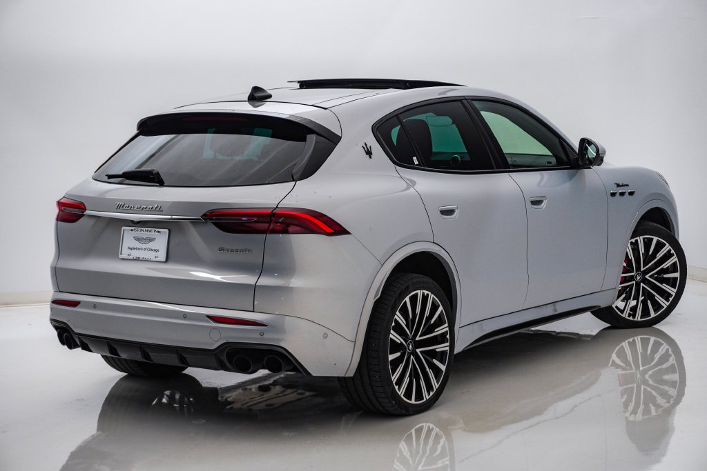 Used 2023 Maserati Grecale Modena AWD/4WD image 11