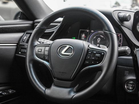 Used 2025 Lexus ES 300h w/ Premium Package image 15