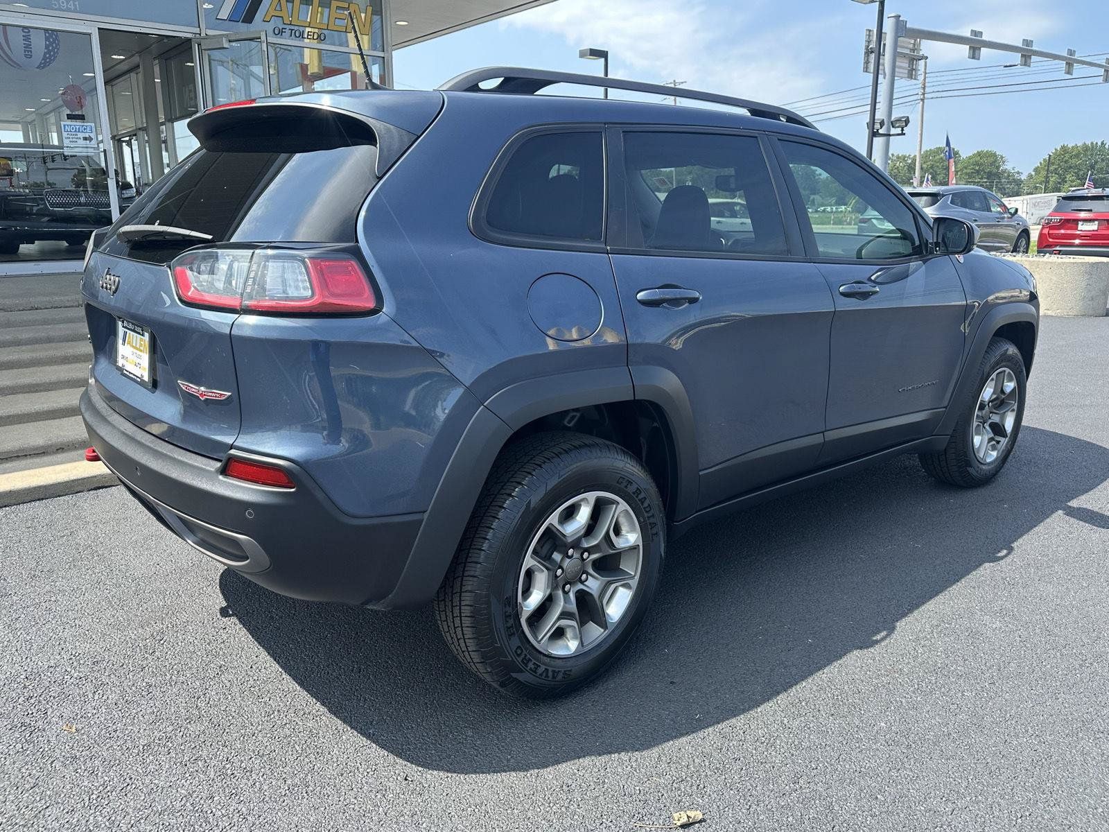 Used 2019 Jeep Cherokee Trailhawk w/ Comfort/Convenience Group AWD/4WD image 14