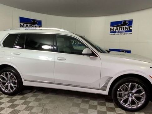 Used 2023 BMW X7 xDrive40i w/ Premium Package image 3