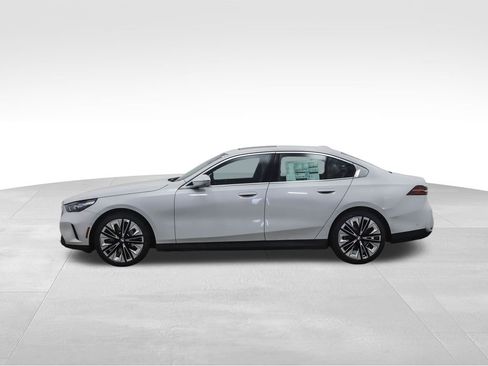 Certified 2025 BMW 530i xDrive 530i xDrive w/ Premium Package image 2