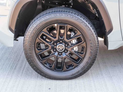 Used 2024 Toyota Tundra Limited AWD/4WD image 10
