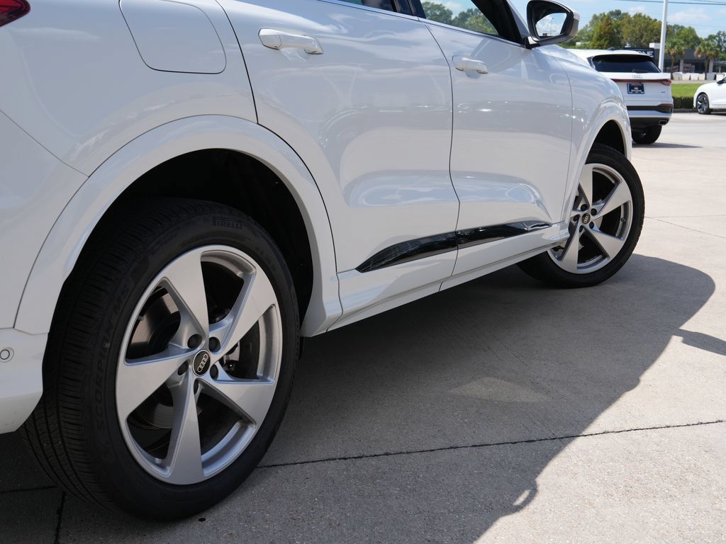Used 2025 Audi Q5 Premium Plus w/ Premium Plus AWD/4WD image 11