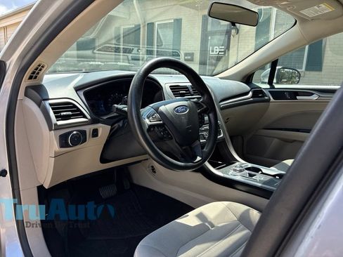 Used 2018 Ford Fusion SE w/ Fusion SE Technology Package FWD image 26