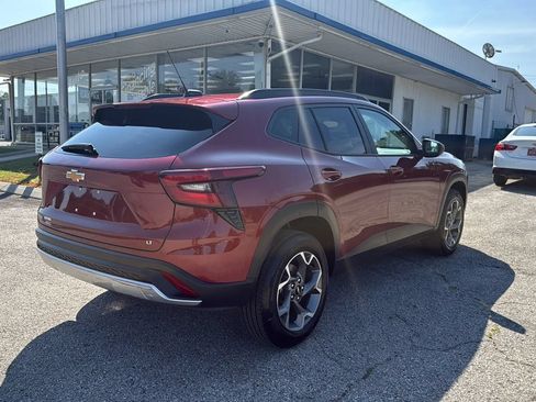 Used 2025 Chevrolet Trax LT w/ LT Convenience Package FWD image 5