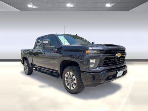 Used 2024 Chevrolet Silverado 2500 Custom AWD/4WD image 7