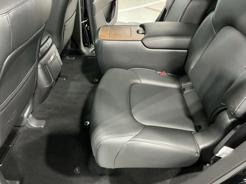 Used 2024 Nissan Armada SL w/ Captain's Chairs Package image 27