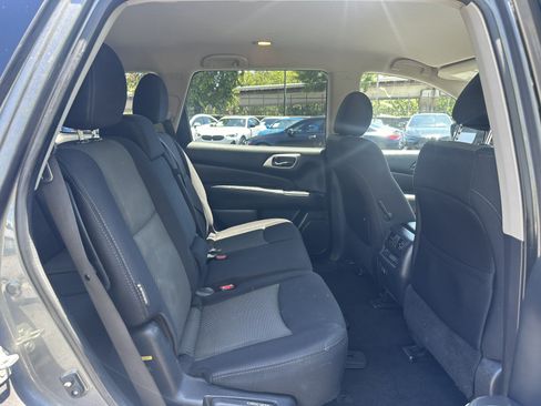Used 2020 Nissan Pathfinder S FWD image 21
