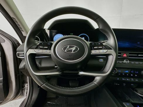 Used 2022 Hyundai Elantra Limited FWD image 15