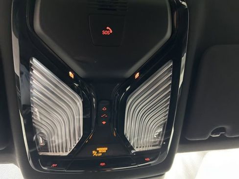 Used 2022 BMW 530i xDrive w/ Convenience Package image 25