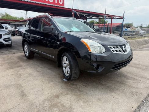 Used 2011 Nissan Rogue SV w/ Premium Pkg image 2