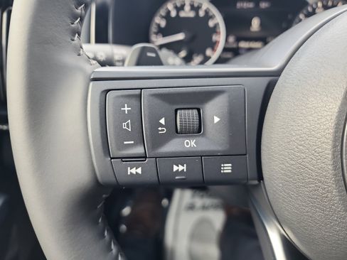 New 2025 Nissan Pathfinder SV image 19