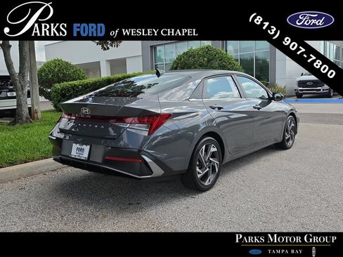 Used 2025 Hyundai Elantra SEL FWD image 4