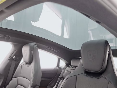 Used 2024 Porsche Taycan 4S image 38