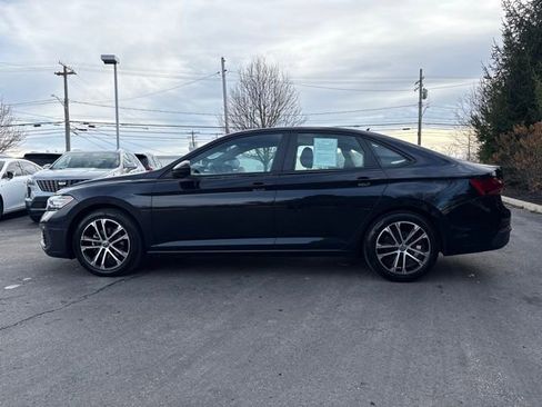 Used 2022 Volkswagen Jetta Sport image 2