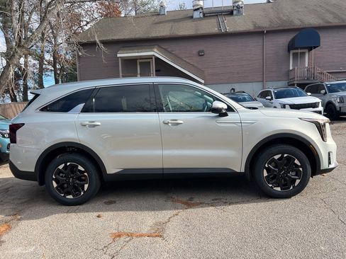 New 2026 Kia Sorento S image 4