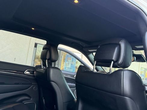Used 2018 Jeep Grand Cherokee Overland AWD/4WD image 19