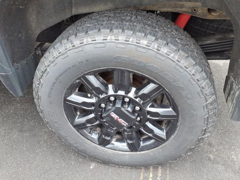 Used 2024 GMC Sierra 2500 AT4 w/ AT4 Preferred Package AWD/4WD image 6