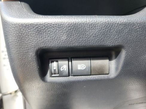 Used 2019 Toyota RAV4 LE FWD image 23