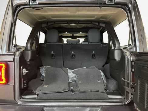 Used 2025 Jeep Wrangler Unlimited Sahara image 25