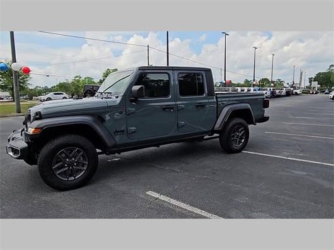 New 2025 Jeep Gladiator Sport image 23