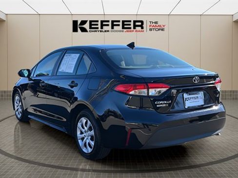 Used 2023 Toyota Corolla LE image 3