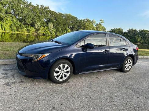 Used 2022 Toyota Corolla LE FWD image 2