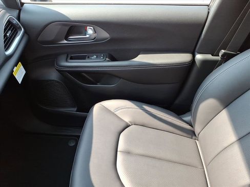 New 2026 Chrysler Pacifica Select image 32