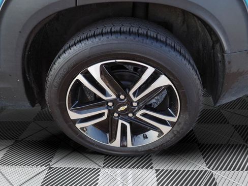 Used 2025 Chevrolet TrailBlazer LT w/ LT Cold Weather Package FWD image 35