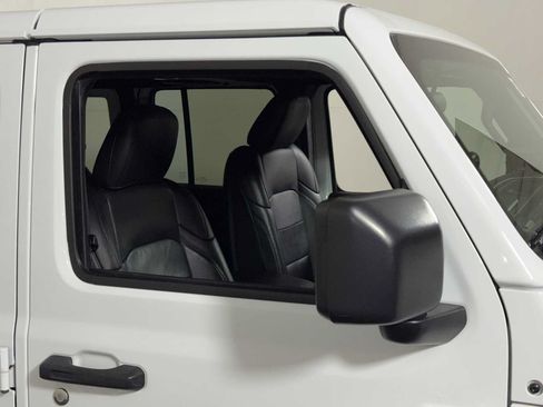Used 2021 Jeep Wrangler Unlimited Sahara AWD/4WD image 29